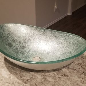 Free standing bathroom sink